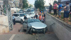  بالصور: إصابة خطيرة لسيدة بحادث طرق ذاتي وسط مدينة اللد 